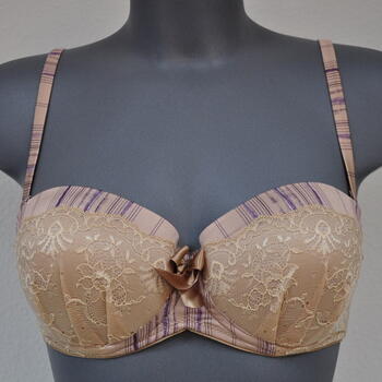 Eva Sharp and Chique Pêche Soutien-Gorge Rembourré