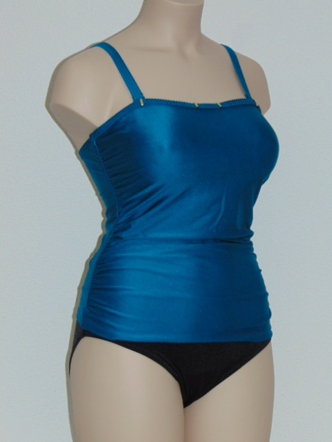 Mila Tisalaya bleu maillot de bain
