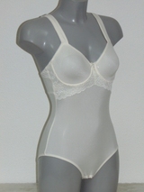 Eva Pearl ivoire corselet