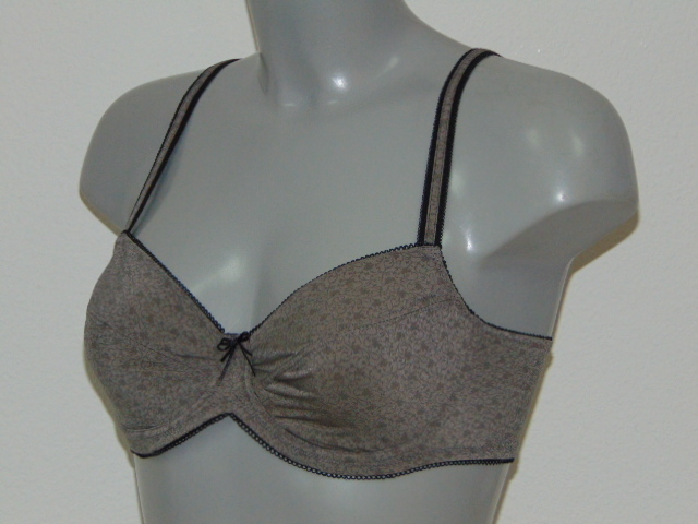Eva Ashley taupe soutien-gorge sans forme