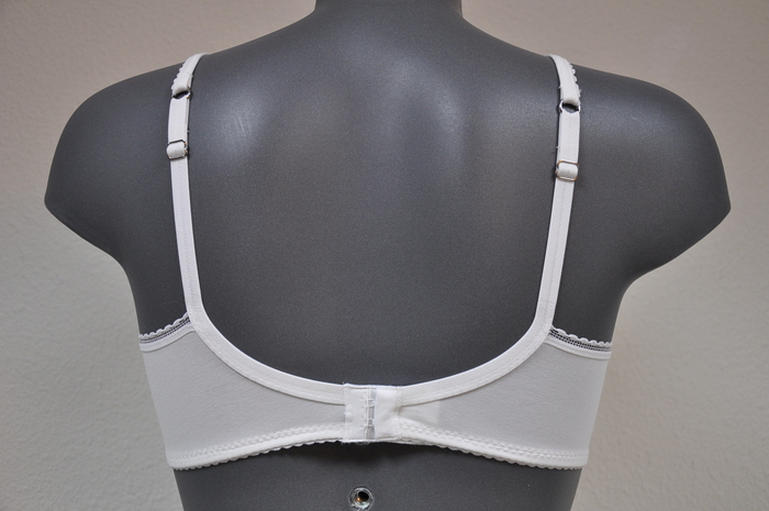 Eva Sybille blanc soutien-gorge sans forme