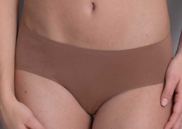 Anita Essentials  berry shortie