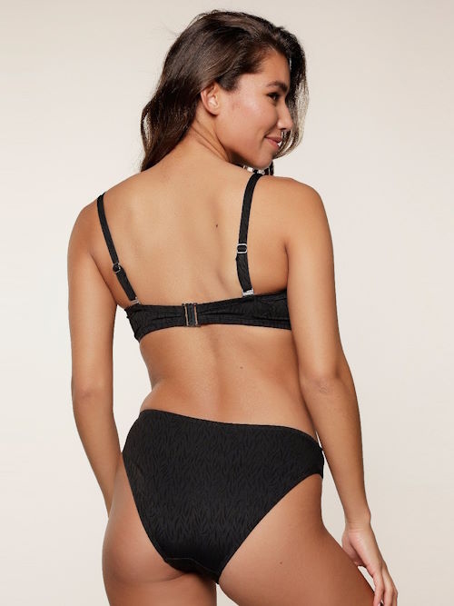 Plage de LingaDore  Beautiful Black noir slip de bikini
