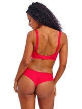 Freya Loveland rouge slip brésilien