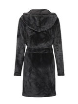 Charlie Choe Goes Retro noir peignoir