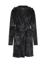 Charlie Choe Goes Retro noir peignoir