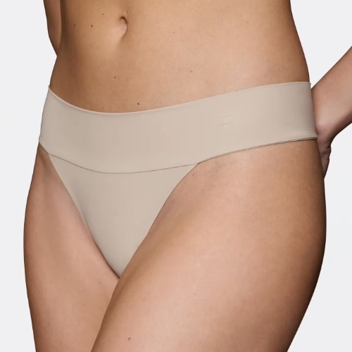 Triomphe Body Make-Up Illusion poudre culotte string