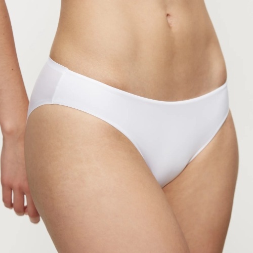 Triomphe Body Make-Up Illusion Essentials blanc slip