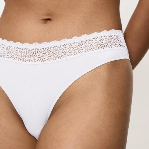 Triomphe Feel of Modal blanc culotte string