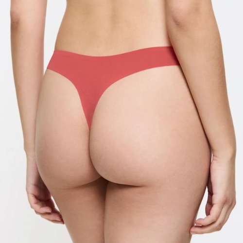 Triomphe Smart Invisible rouge culotte string