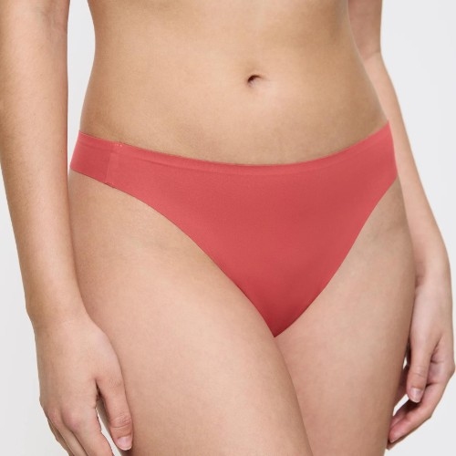 Triomphe Smart Invisible rouge culotte string