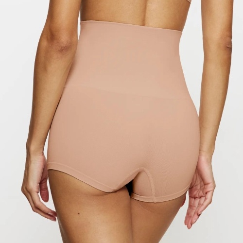 Triomphe Soft Sculpt beige shortie