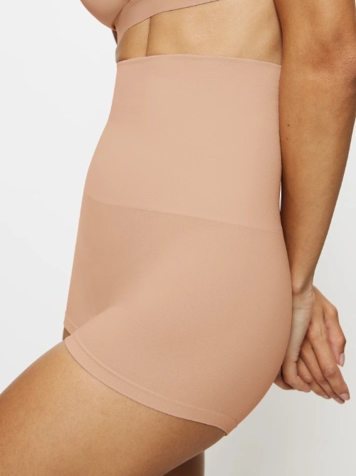 Triomphe Soft Sculpt beige shortie