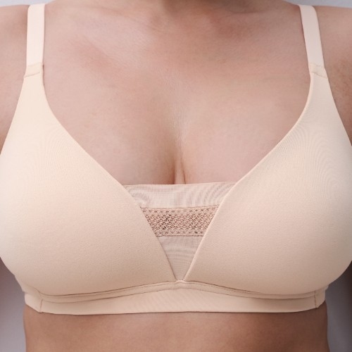 Chantelle Easy Bliss beige soutien-gorge sans armatures en dentelle
