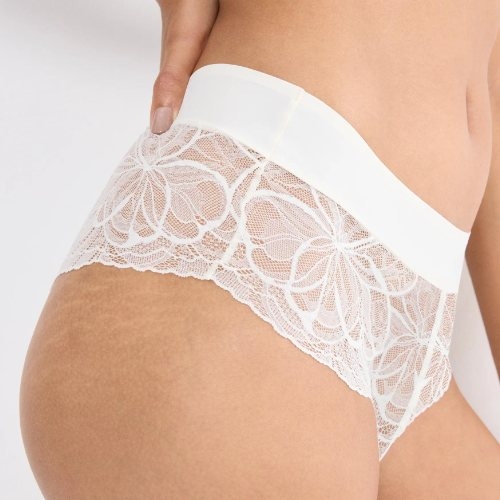 Triomphe Body Make-Up Illusion Lace blanc cassé shortie
