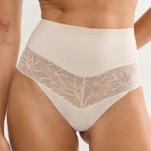 Triomphe Comfort Contour poudre culotte string