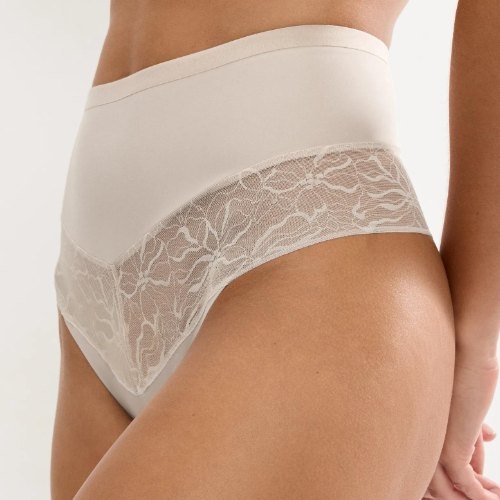 Triomphe Comfort Contour poudre culotte string