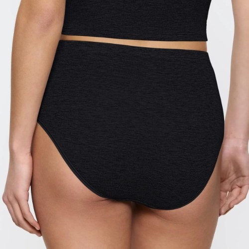 Triomphe Beauty Layers noir slip
