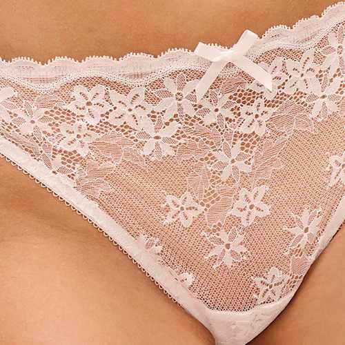 Freya Quinn blanc slip brésilien