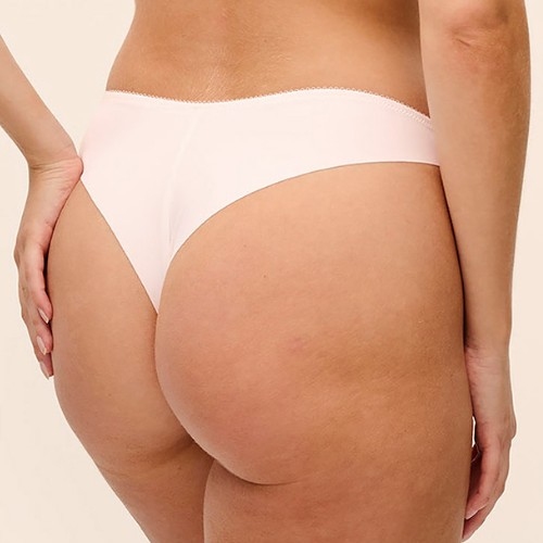 Freya Quinn blanc slip brésilien