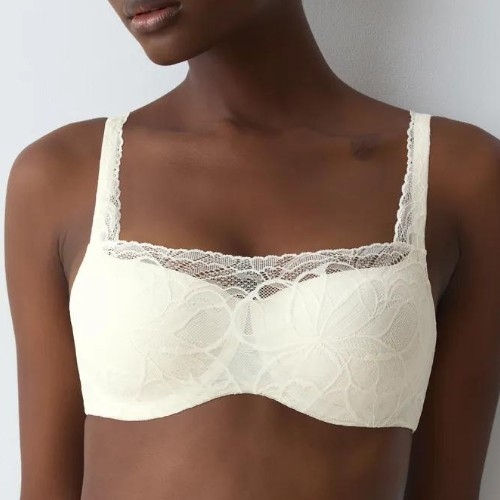 Triomphe Body Make-Up Illusion Lace blanc écru soutien-gorge rembourré