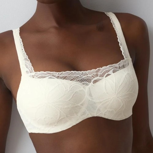 Triomphe Body Make-Up Illusion Lace blanc écru soutien-gorge rembourré