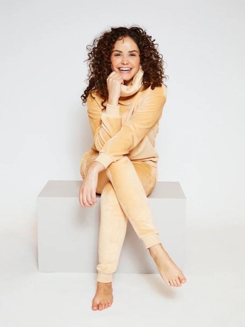 Charlie Choe Flower Power camel mode Charlie Choe Flower Power camel mode